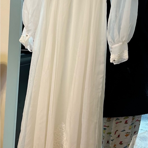 Vintage Wedding Dress - Picture 2 of 9